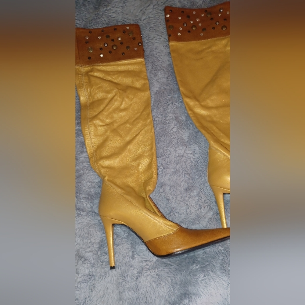 *Elegant  2 Tone, Studded Leather Boots